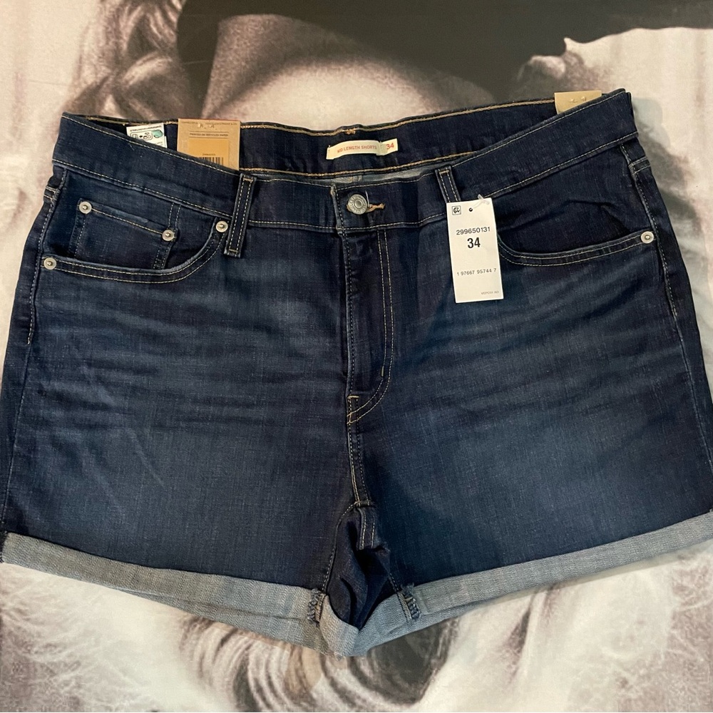 Levi's denim Mid-Length shorts Women's size 34 NWT
